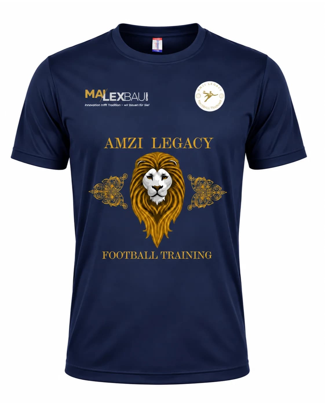 Navyblaues Trikot von Amzi Legacy von vorne: goldener Löwe, Schriftzug „Amzi Legacy Football Training", Signet und Logo von Mai Lexbau GmbH auf der Brust