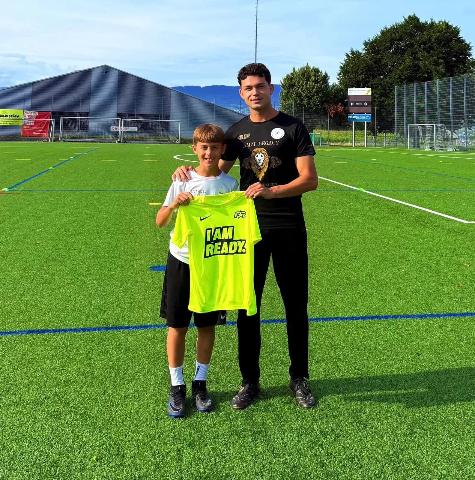 Spieler im gelben Trikot von Footrebel