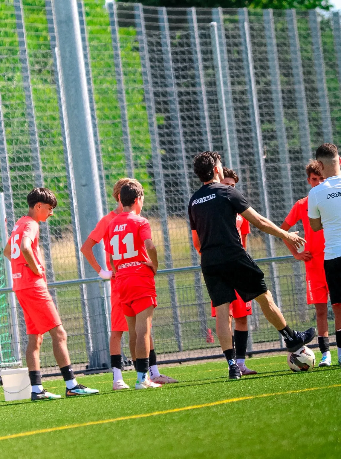 Miralem Amzi bei der Matchbesprechung mit dem Team